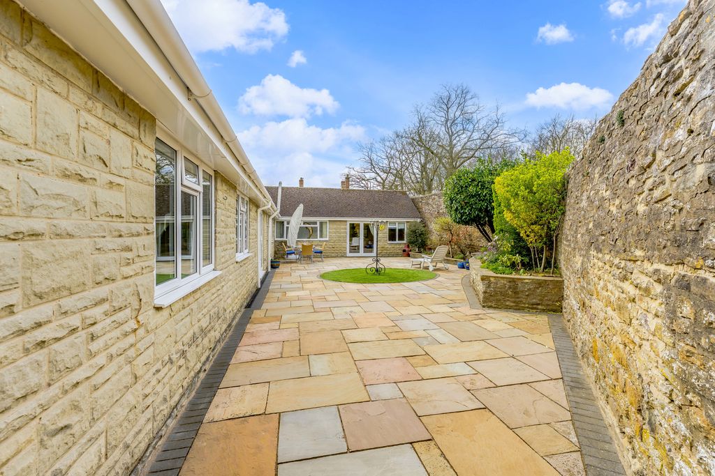 Astrop Road Kings Sutton